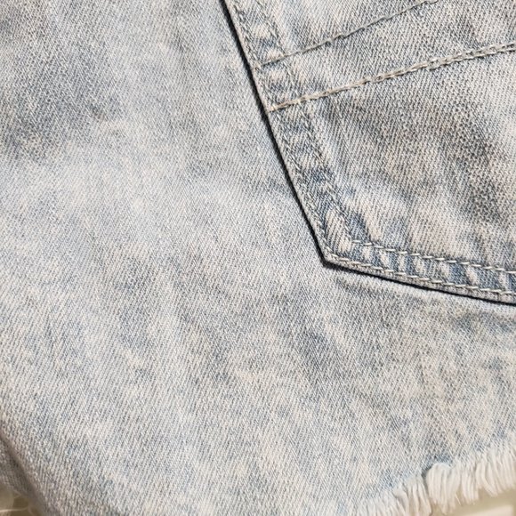 American Eagle Hi-Rise Festival Light Wash Distressed Shorts - Picture 9 of 11